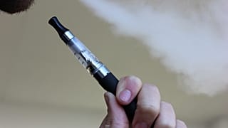 تسجيل أول حالة وفاة بسبب السجائر الإلكترونية في الولايات المتحدة