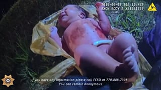 Video | Yol kenarına atılan poşetten yeni doğmuş bebek çıktı