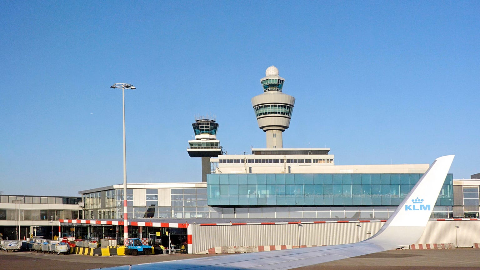 Az Amszterdam Schiphol Airport irányítótornya