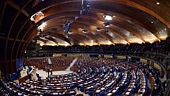 A kormány közzéteszi az eltitkolt korrupciós jelentést, de nem most