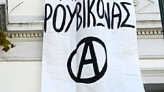 Τρικάκια «Ρουβίκωνα» έξω από το σπίτι του Προκόπη Παυλόπουλου