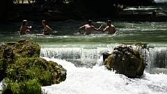 Jetzt doch erlaubt: "Oben ohne" an der Isar