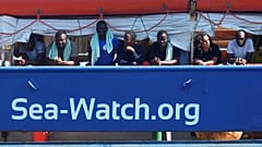 Rettungsschiff "Sea Watch 3" vor Lampedusas Hafen gestoppt