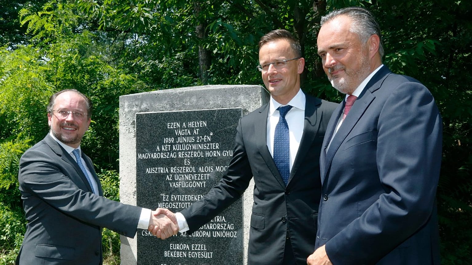 Harminc éve vágták át a Vasfüggönyt