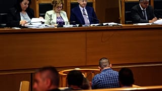 Ο κατηγορόυμενος Κωνσταντίνος Κορκοβίλης ξεκινά την απολογία του στη δίκη της Χρυσής Αυγής