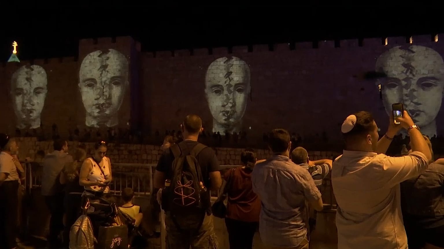 شاهد: شوارع القدس القديمة تحيي مهرجان الأضواء السنوي