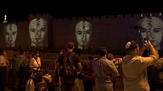 شاهد: شوارع القدس القديمة تحيي مهرجان الأضواء السنوي