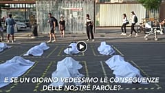 L'installazione dei manichini-cadaveri non parla di migranti, ma di linguaggio - e quindi di noi