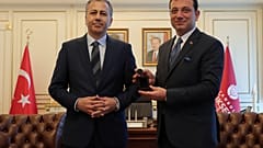El nuevo alcalde de Estambul asume su cargo 
