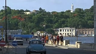 El Gobierno cubano sube los salarios para luchar contra la crisis económica