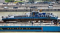 Hajós szertartással vesznek végső búcsút a Hableány matrózától és kapitányától