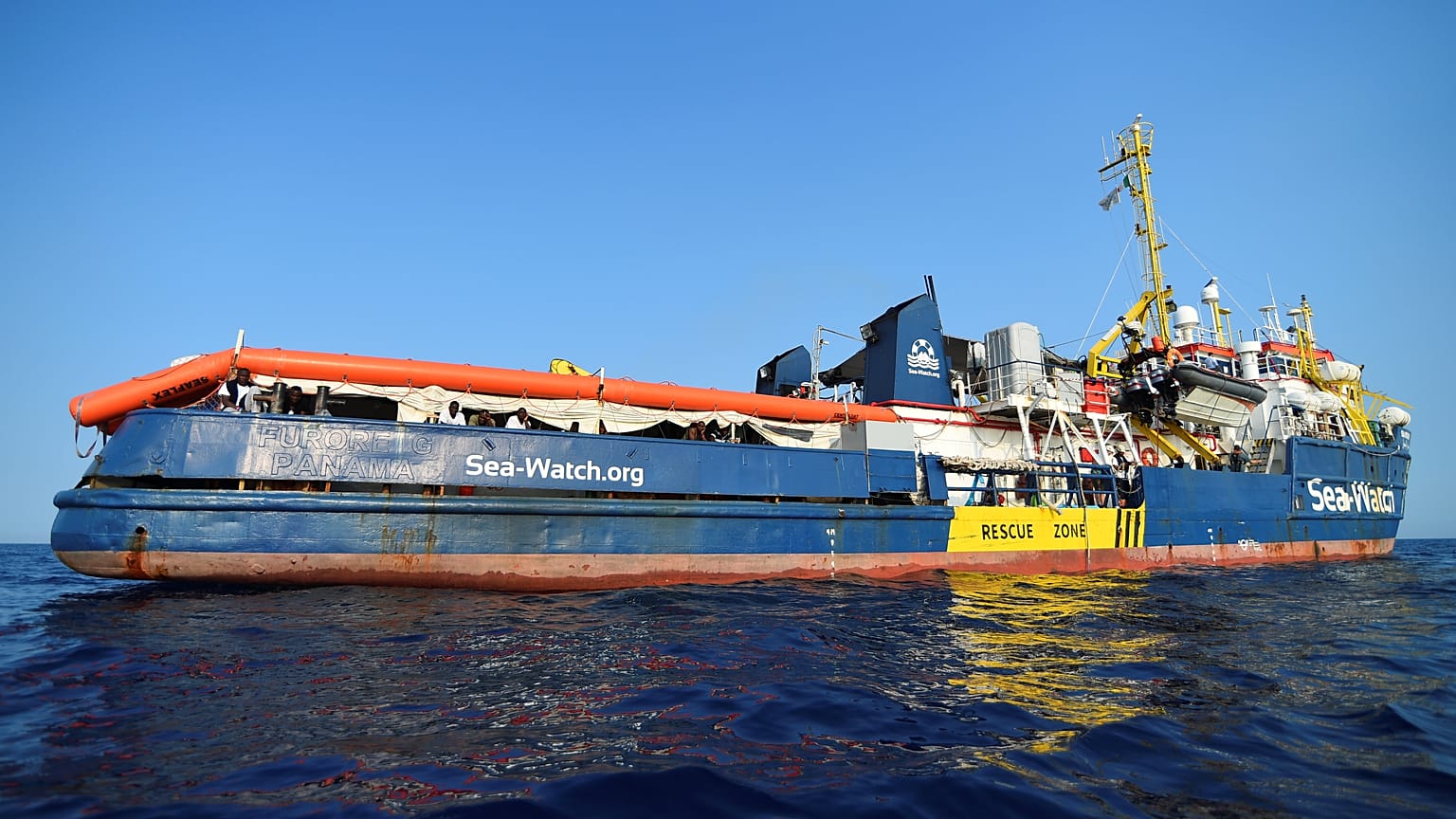 Aποκλεισμένο το Sea Watch με 40 μετανάστες 