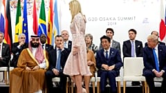 الرئيس الأمريكي ورئيس وزراء اليابان وولي العهد السعودي والرئيس الأرجنتيني وإيفانكا ترامب في قمة العشرين باليابان