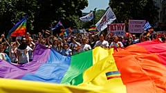 Il corteo di Skopje, dove si è svolta la prima edizione del Gay Pride nella storia della Macedonia del Nord