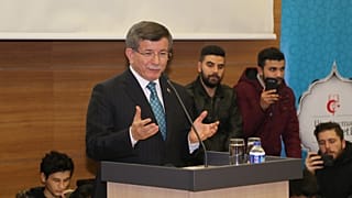 Eski başbakanlardan Ahmet Davutoğlu