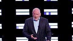 Socialista Timmermans favorito para suceder a Juncker