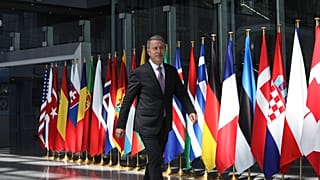 Milli Savunma Bakanı Hulusi Akar, NATO Savunma Bakanları Toplantısı’nın ikinci gün oturumuna katılmak üzere NATO Karargahı’na geldi. ( Arif Akdoğan - Anadolu Ajansı )