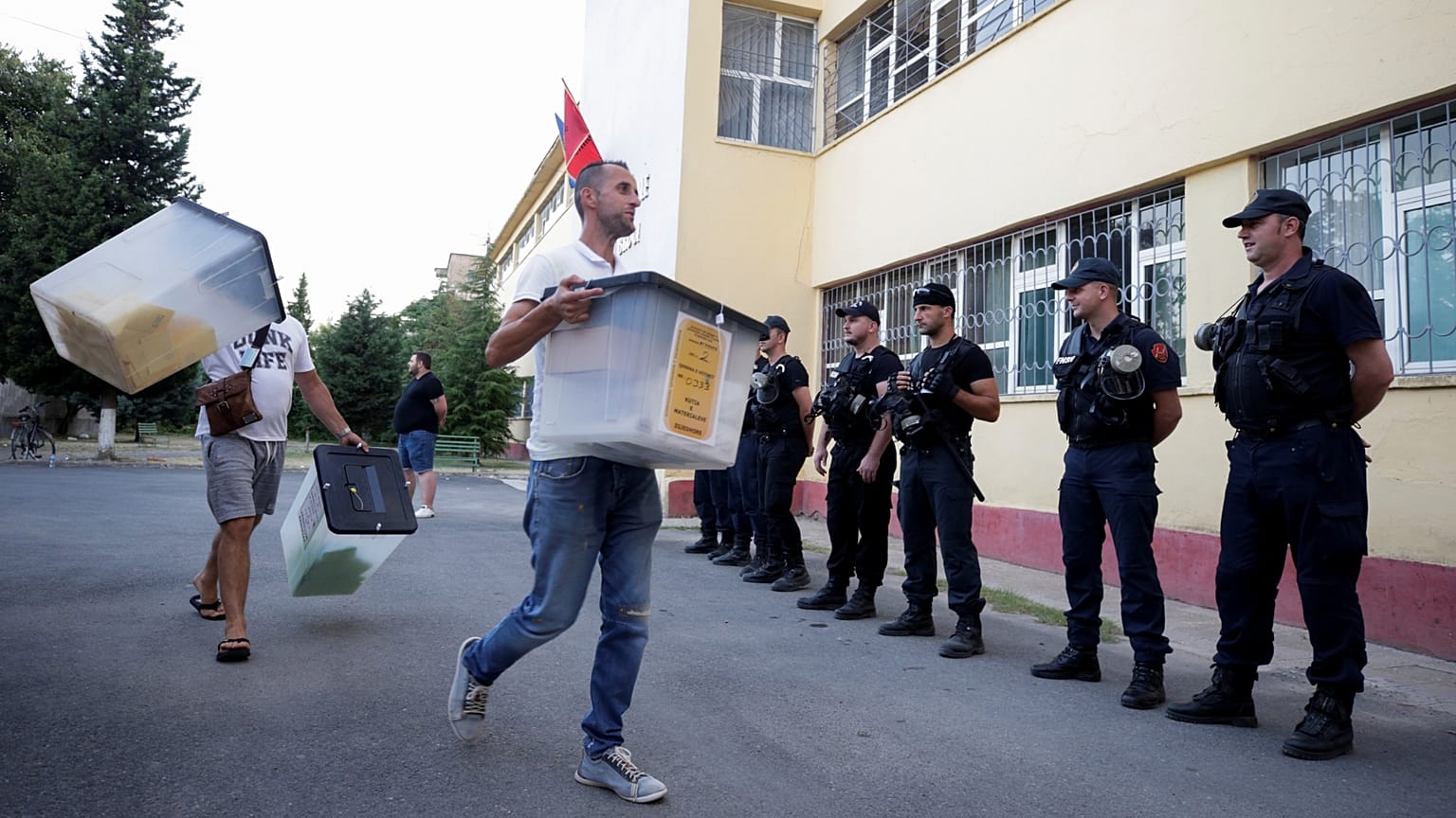 Véget ért a választás Albániában