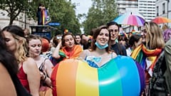 Paris'te Onur Yürüyüşü