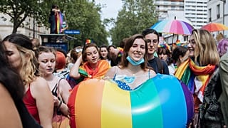 Paris'te Onur Yürüyüşü