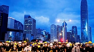 Manfiestantes intentan entrar en el Parlamento de Hong Kong