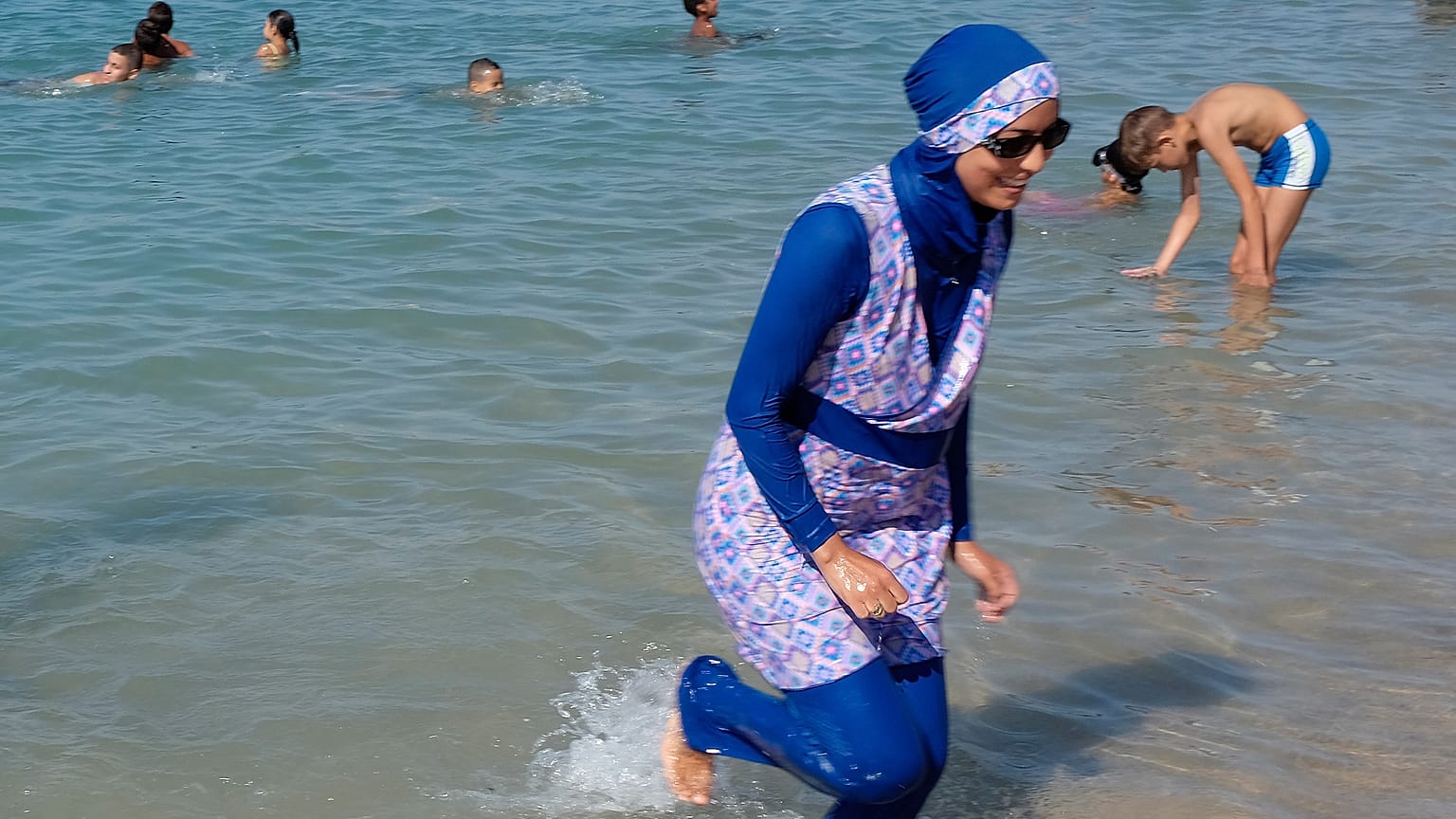 المحجبات في غرونوبل يلجأن إلى الشارع لمواجهة حظر البوركيني