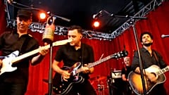 "Orkesta Mendoza": Mit heißen Rhythmen durch Europa