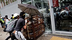 Hongkong: Proteste eskalieren am Jahrestag der Rückgabe an China