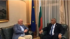 Néppárti manőverezés: Timmermans és a bolgár kormányfő megbeszélése élő adásban