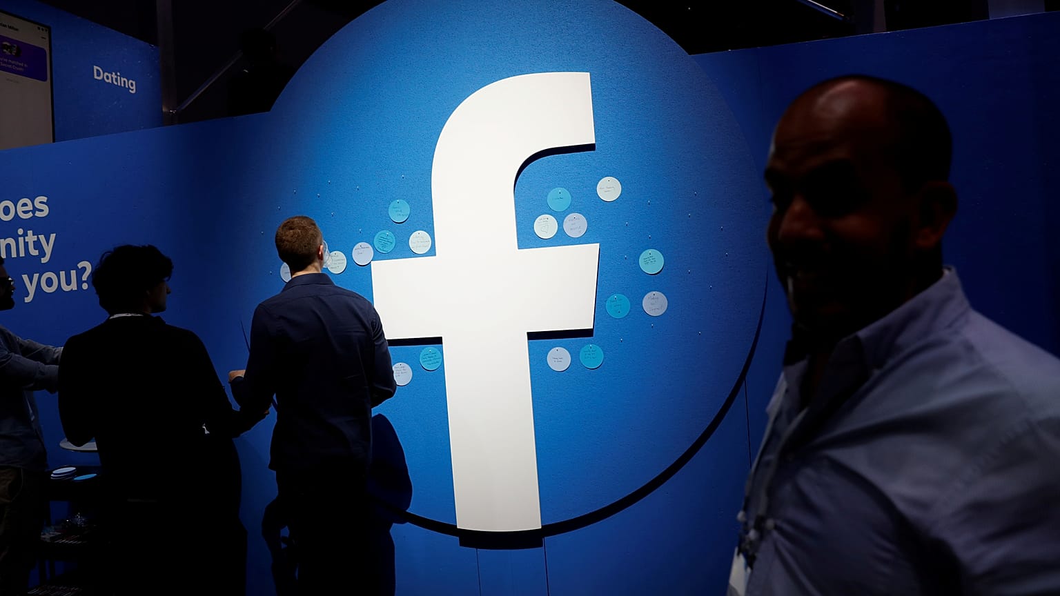 Facebook yerleşkesine sarin saldırısı: Dört bina boşaltıldı