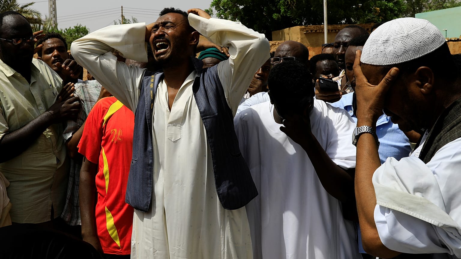 المعارضة السودانية تعلن عن احتجاجات جديدة والإمارات تدعو لتفادي التصعيد 