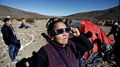 Chile y Argentina disfrutarán de un inusual eclipse solar que atrae a miles de curiosos