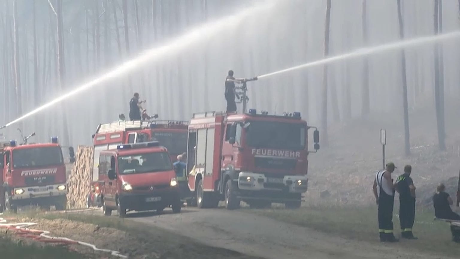 Kampf den Flammen in Mecklenburg: Bundeswehr rückt an