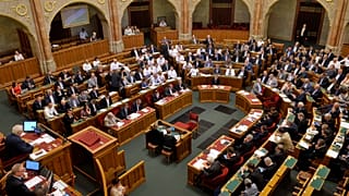 Megszavazták az MTA átalakítását – a magyar tudományosság gyásznapja a mai a DK szerint