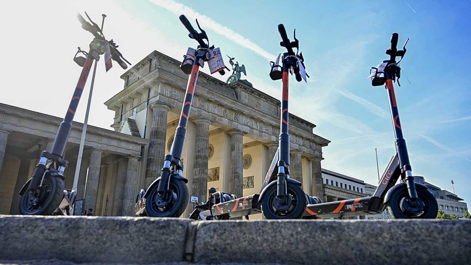 Des trottinettes électriques en libre-service photographiées à Berlin le 19 juin 2019   