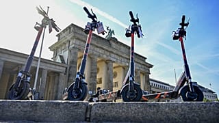Des trottinettes électriques en libre-service photographiées à Berlin le 19 juin 2019