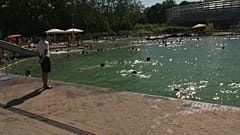 Episodios de violencia, peleas y agresiones en las piscinas alemanas