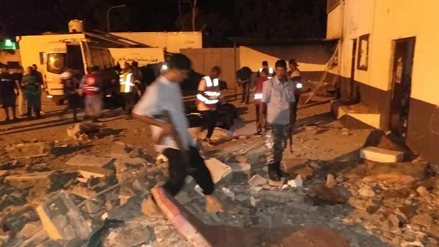 Libya'da göçmen kampına hava saldırısı: En az 44 ölü, 130 yaralı