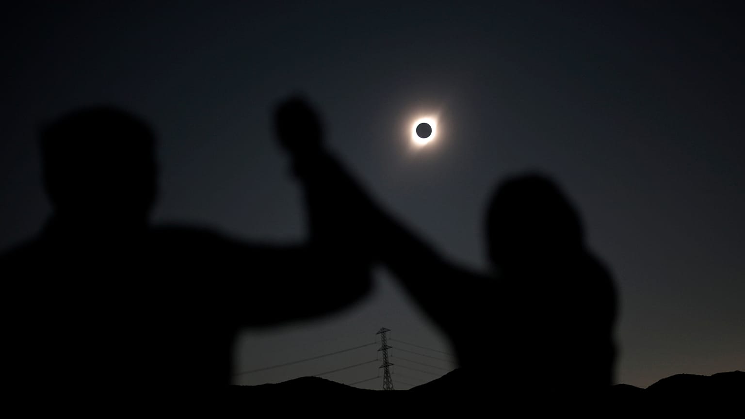 L'éclipse totale du Soleil au-dessus du Pacifique : la beauté à l'état brut 