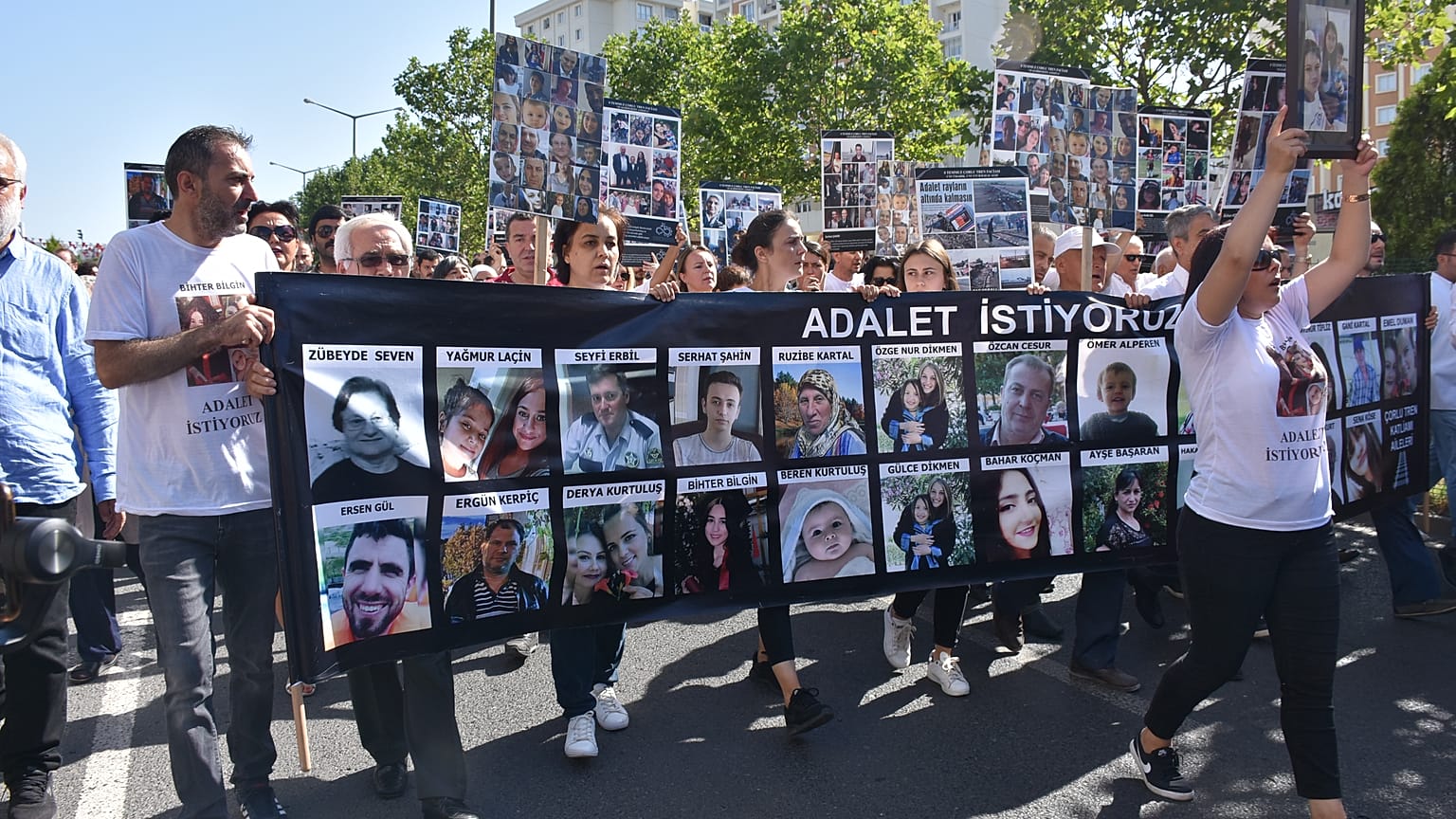 Çorlu tren kazasına ilişkin ilk duruşmada mahkeme heyeti davadan çekildi