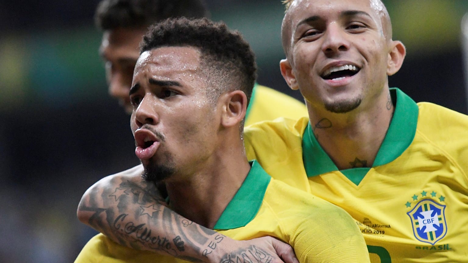 Gabriel Jesus festeggia con Everton. 