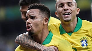Gabriel Jesus festeggia con Everton.