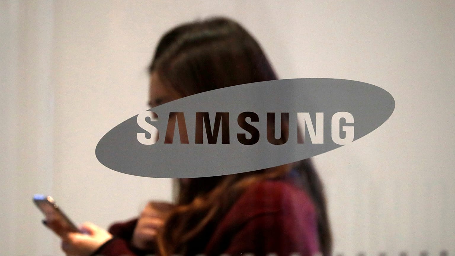 Samsung iki ay önce geri çektiği katlanabilir telefonu Galaxy Fold'u yeniden piyasaya sürecek