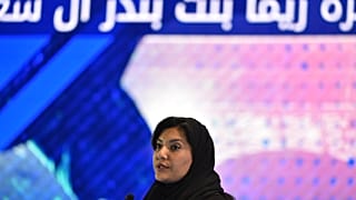 أول رد فعل لسفيرة السعودية في واشنطن على قرار رفع قيود السفر عن المرأة