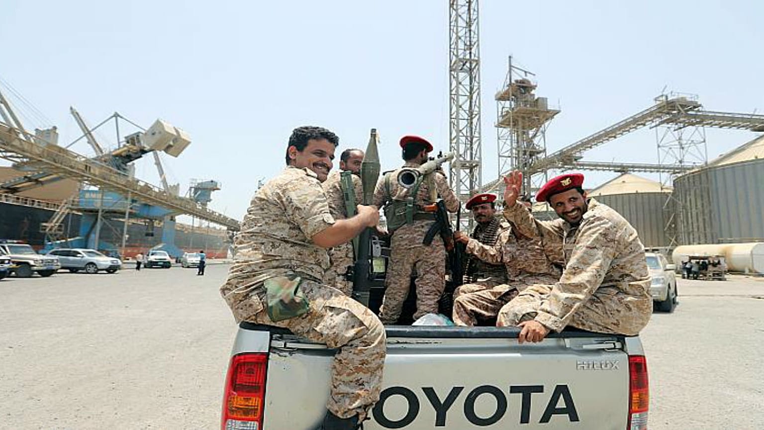 مصدر سعودي: التحالف بقيادة السعودية يعترض ويسقط طائرات مسيرة للحوثيين باتجاه جازان