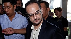 Malezya'da yolsuzluk skandalı: Eski Başbakan Rezak'ın üvey oğlu Rıza hakim karşısında