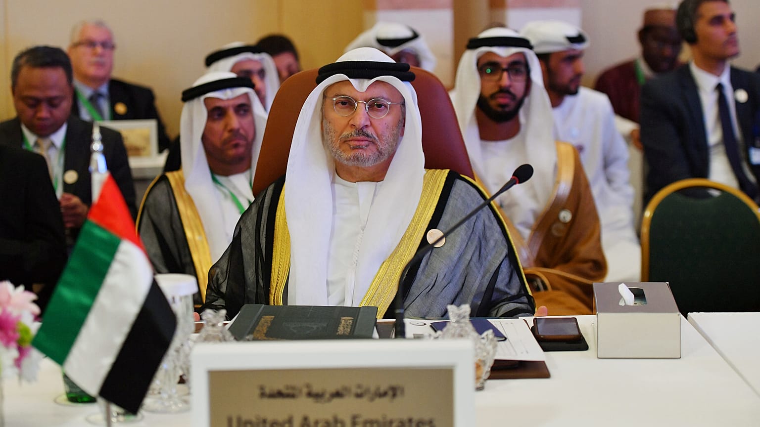قرقاش يعلن وقوف الإمارات مع السودان ويتمنى تأسيس نظام دستوري راسخ