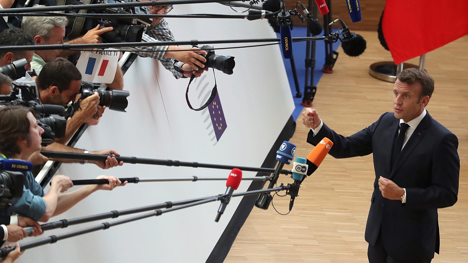 Fransa Cumhurbaşkanı Macron'dan geri adım: Basın odası Elysee'den taşınmayacak