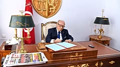 الرئيس التونس خلال تواجده بمكتبه اليوم الجمعة