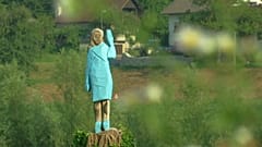 Slovenia, statua "naif" per Melania Trump